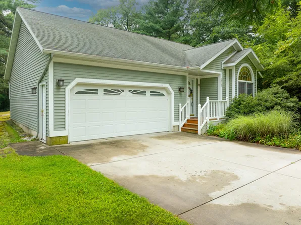 1527 Anchor Ct, Whitehall, MI 49461