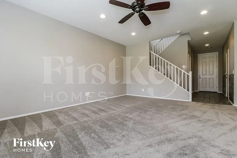 4 bed, 2.5 bath, 2117 sqft, $2,740 — Photo 3