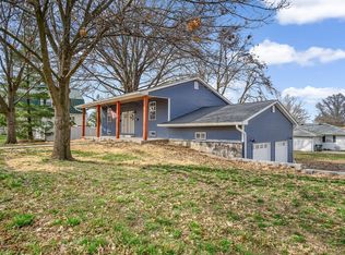 821 E Market St, Red Bud, IL 62278