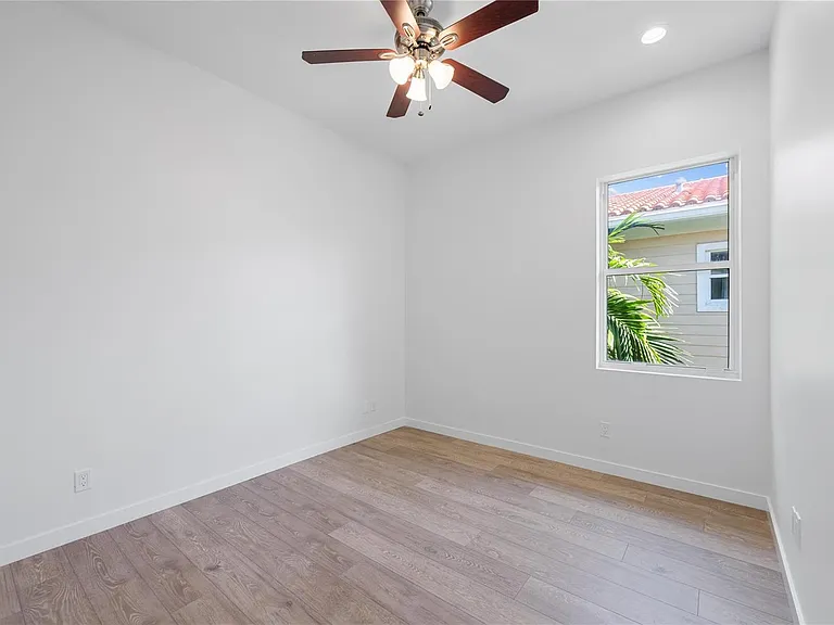 1428 SW 4th Ave #1428 — Photo 8
