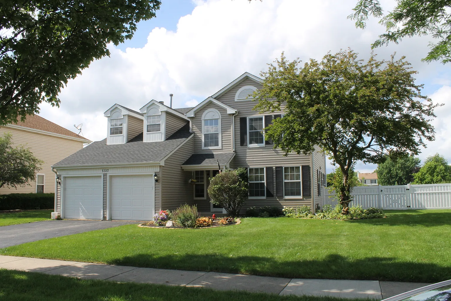 1337 Rose Ave photo 1