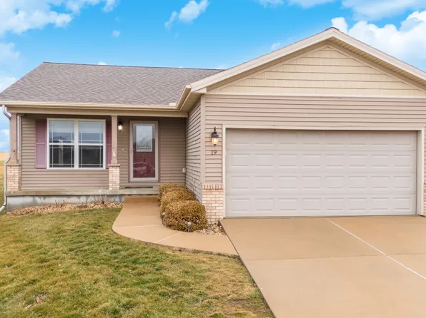 19 Barclay Ct, Bloomington, IL 61705