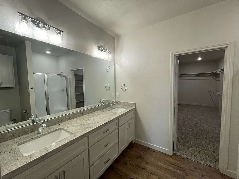 10902 Aberdeen Ave — Photo 11