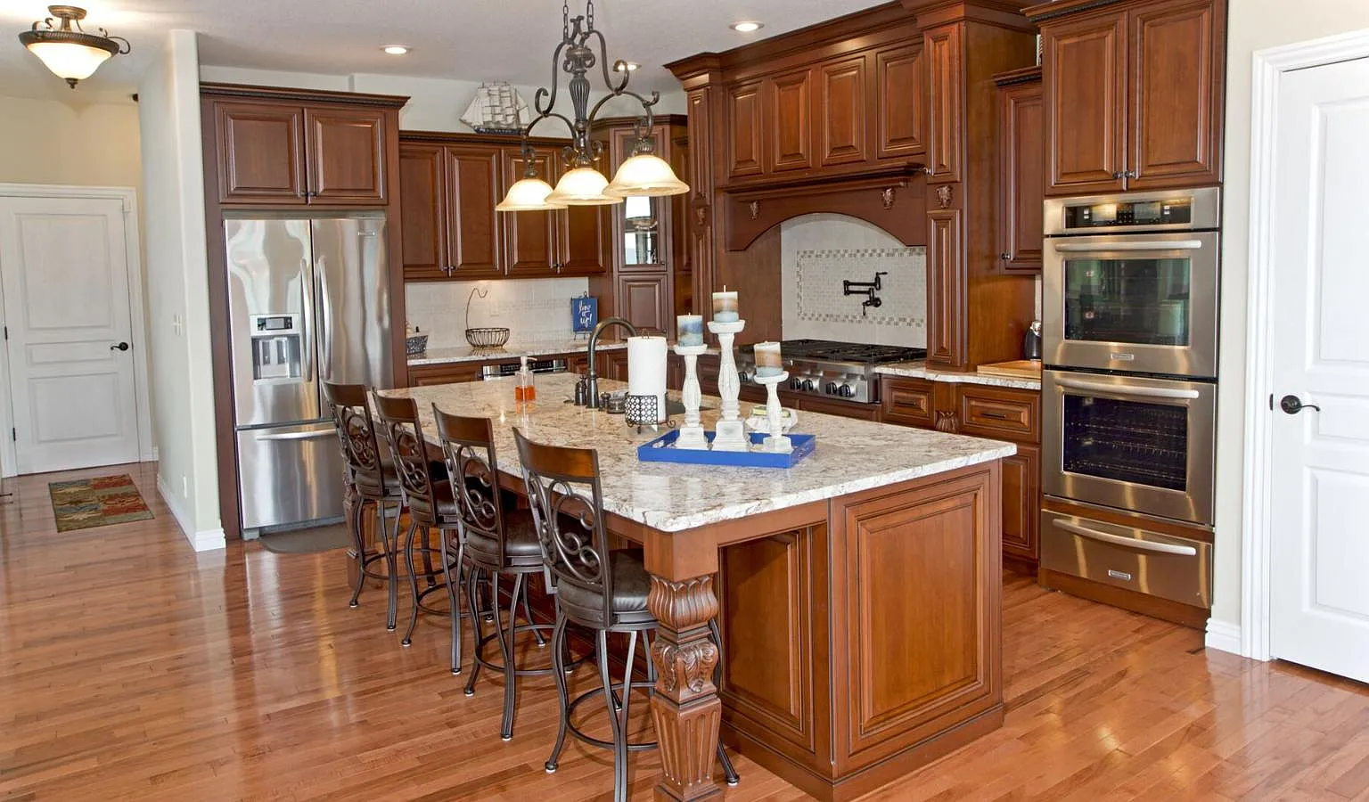 5 bed, 5400 sqft, $4,250 — Photo 3