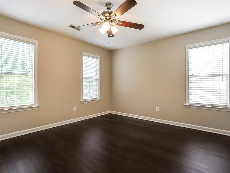 6412 Willowlawn Dr — Photo 13