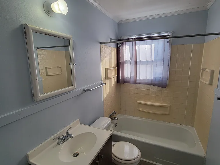 4011 E Whitney Ln — Photo 5
