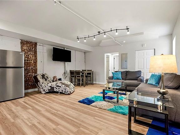 4th image of 1018 Missouri Ave