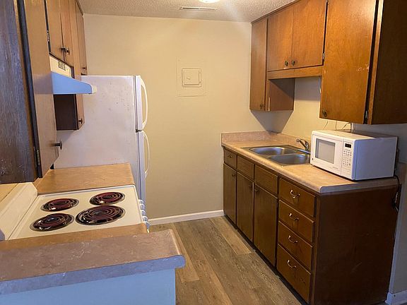 2nd image of 716 Burnett Ave #3