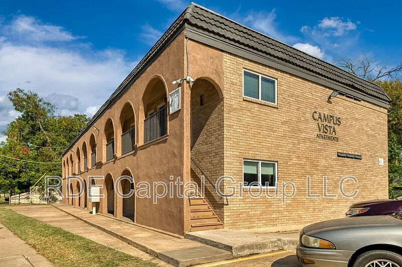 Building Photo - 811 S Mesquite St #8