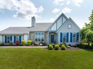W136N6510 Cobblestone Dr, Menomonee Falls, WI