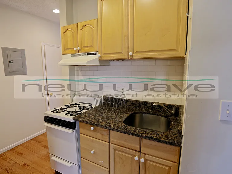 58 Queensberry St #18 — Photo 12