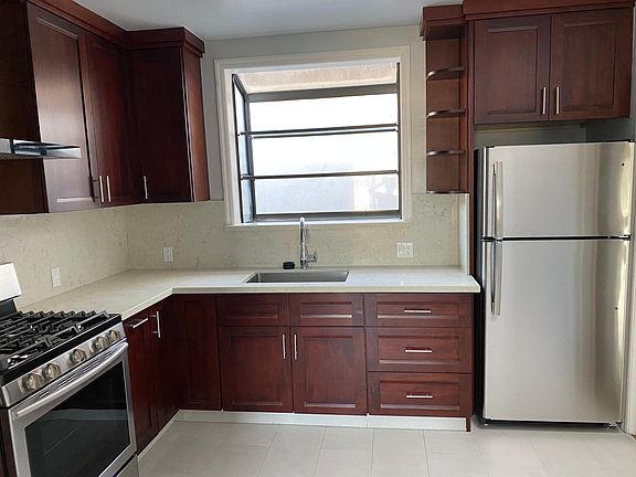 3rd image of 463 Winchester St