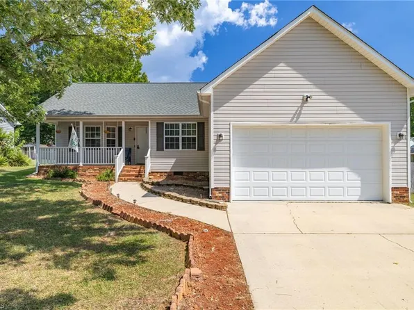 21 Oak Meadow Ln, Thomasville, NC 27360