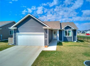 1211 NW Mill Springs Dr, Waukee, IA 50263