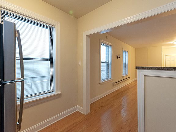 5th image of 1347 N Dearborn St APT 305