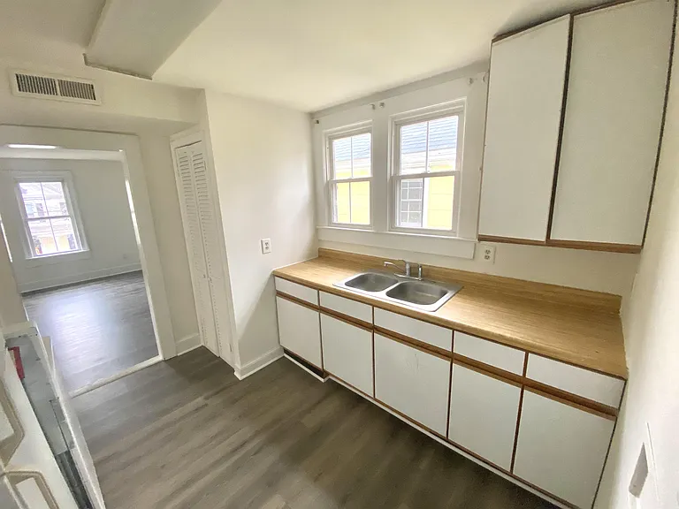 625 Wolfe St #2 — Photo 3