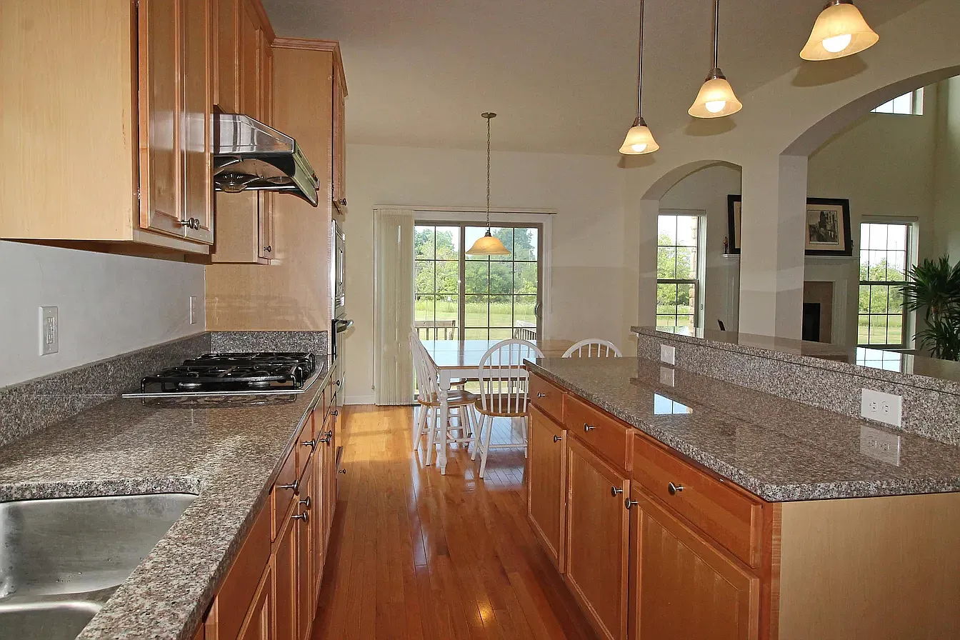 5 bed, 4507 sqft, $3,999 — Photo 3