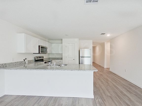 5th image of 8516 101st Ave