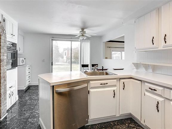 3rd image of 130 Fennec Ln