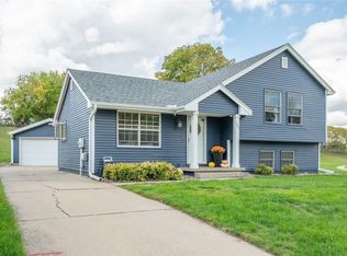 127 S 52nd St, West Des Moines, IA 50265