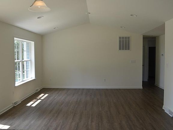 5th image of 19114 Carey Ln