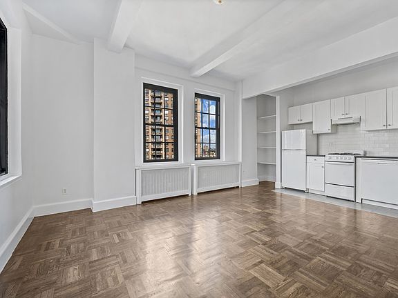 3rd image of 160 W 71st St APT 19L