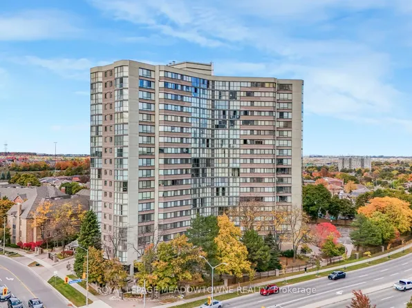 4235 E Sherwoodtowne Blvd #204, Mississauga, ON L4Z 1W3
