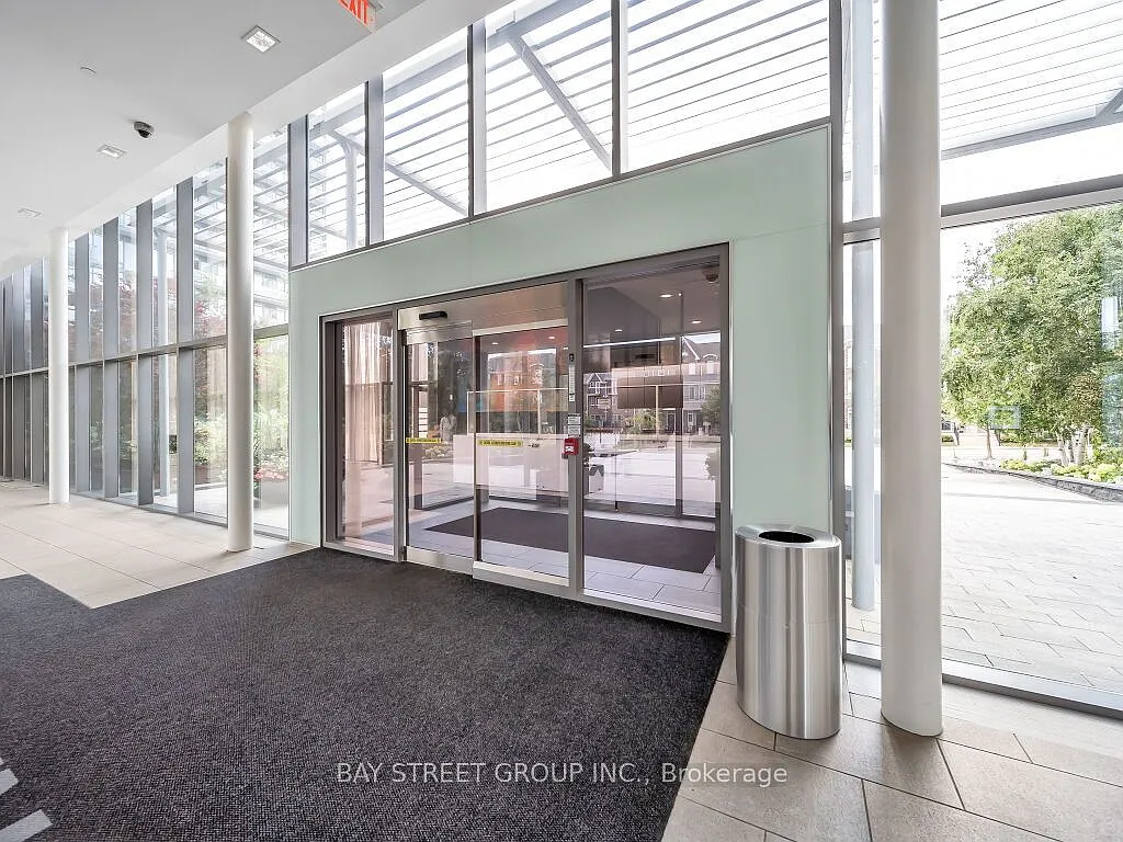 105 The Queensway — Photo 3