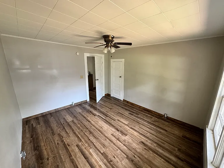 1010 E Carolina Ave — Photo 5