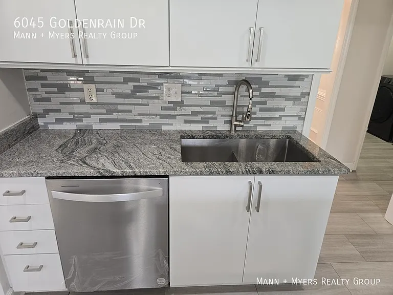 6045 Goldenrain Dr — Photo 24