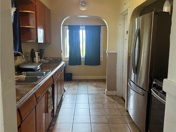 4th image of 4643 Laurel Dr