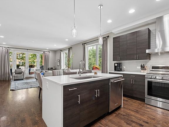 5th image of 2133 N Campbell Ave #1B