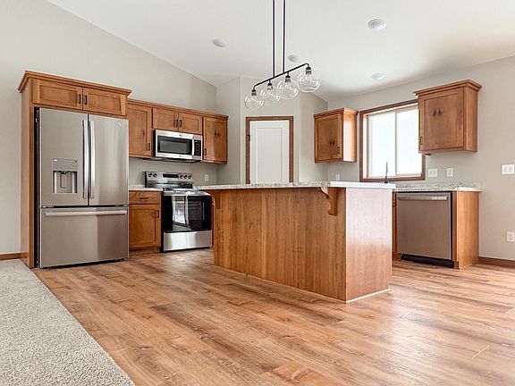3rd image of 4622 9th St NE