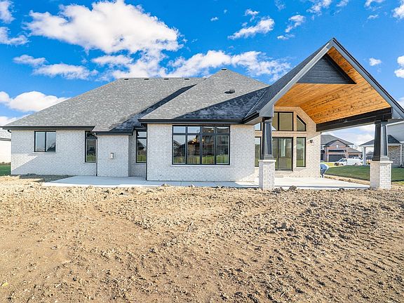 4th image of 22386 Majestic Ln