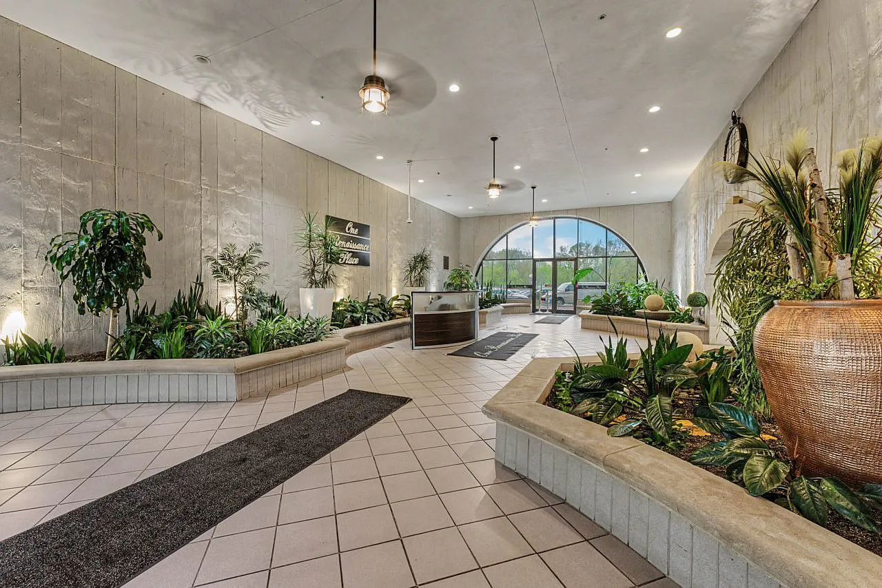 1 bed, 800 sqft, $2,100 — Photo 3