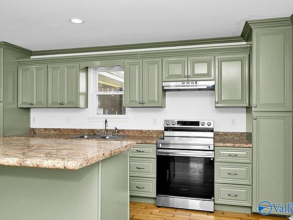 5th image of 17 Maple Dr