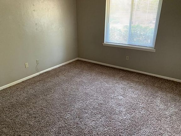 5th image of 914 Barrie Ave