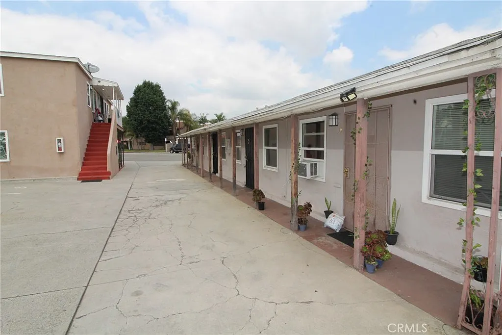 1 bed, 700 sqft, $1,950 — Photo 2
