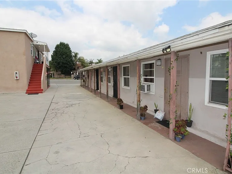4986 Southern Ave #E — Photo 2