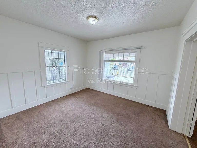860 W 56th St — Photo 15