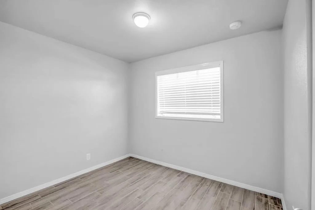 3 bed, 936 sqft, $1,500 — Photo 2