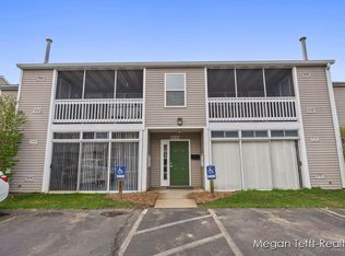 3145 Poplar Creek Dr SE UNIT 104, Kentwood, MI 49512