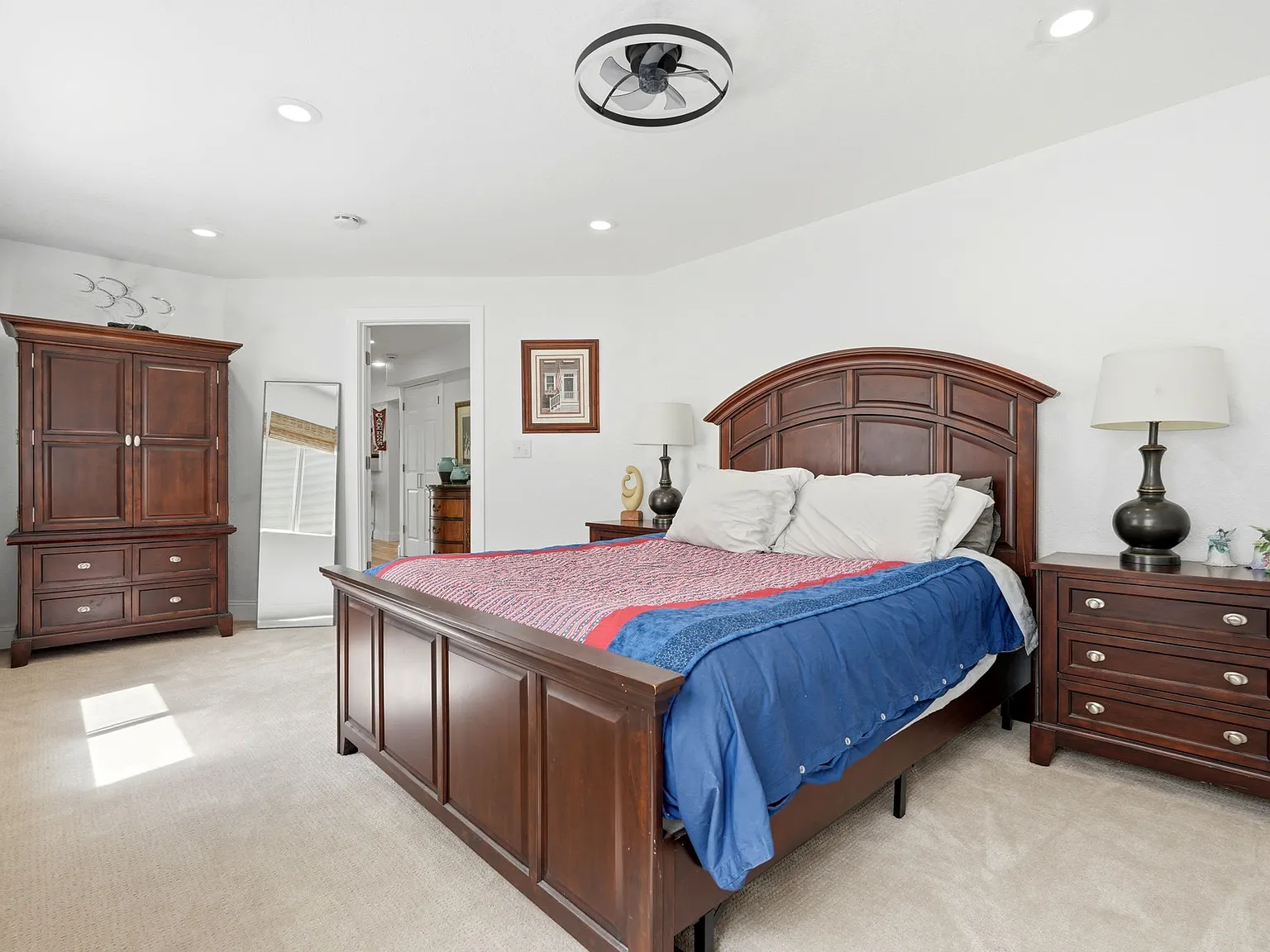 3 bed, 4006 sqft, $3,950 — Photo 3