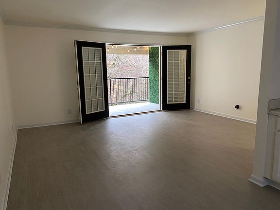 5th image of 3615 Essex Ave