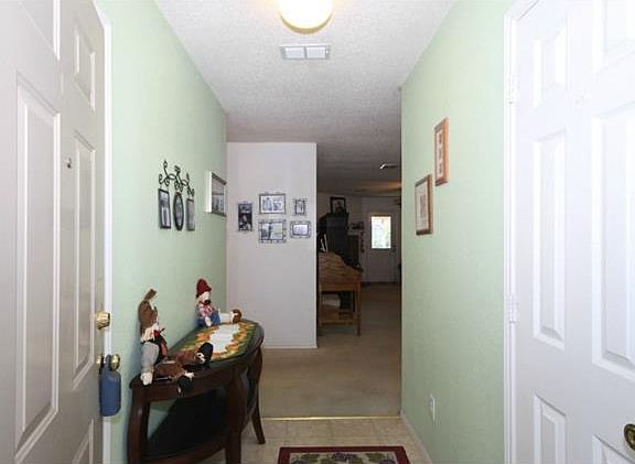 3rd image of 1563 Crown View Dr