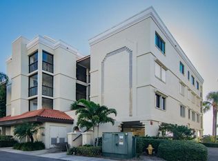 7402 Bayshore Dr APT 203, Treasure Island, FL 33706