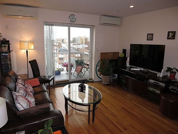5th image of 1557 W 6th St #5C