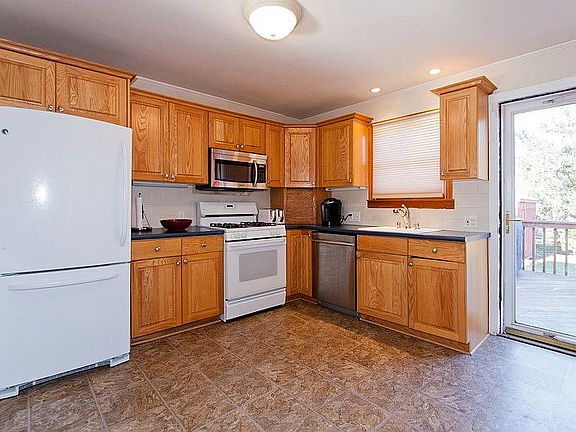 Eat-In Kitchen, Door to Deck