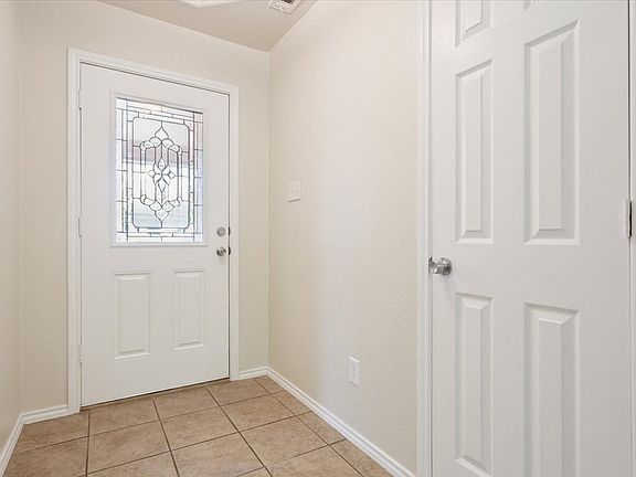 3rd image of 4524 Canyon Rdg