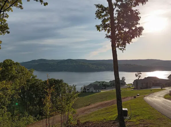 112 Boathouse Dr, Guntersville, AL 35976